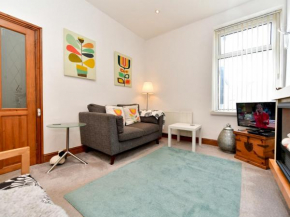 Pass the Keys Cosy 2 bedroom apartment next to the City Centre